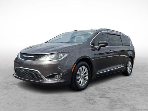 Used 2018 Chrysler Pacifica Touring-L image 3