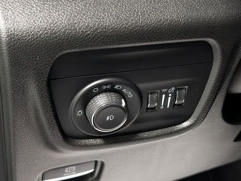 Used 2023 Jeep Grand Cherokee L Limited AWD/4WD image 18
