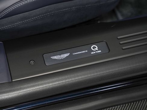 Used 2025 Aston Martin Vanquish RWD image 37