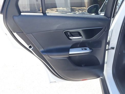 Used 2025 Mercedes-Benz GLC 350e 4MATIC image 33