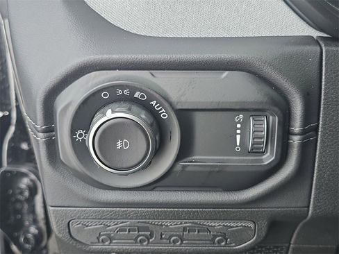 Used 2024 Jeep Wrangler Sahara image 18