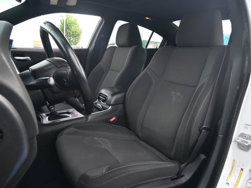 Used 2019 Dodge Charger SXT w/ Driver Confidence Group RWD image 16