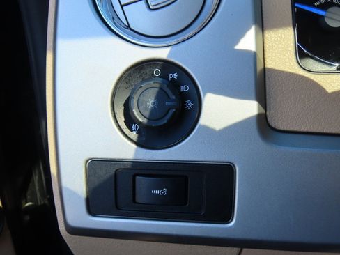 Used 2014 Ford F150 King Ranch w/ King Ranch Luxury Package image 26