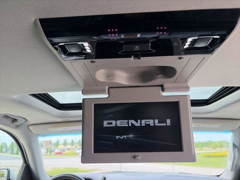 Used 2018 GMC Yukon Denali w/ Denali Ultimate Package AWD/4WD image 45