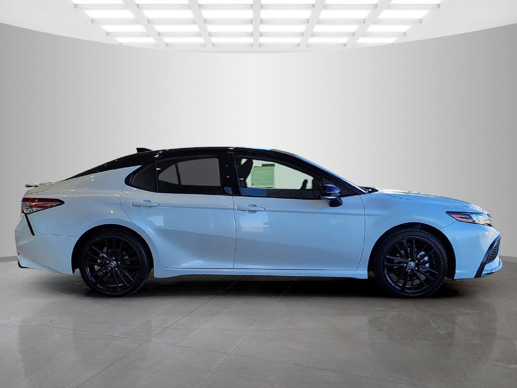 Used 2023 Toyota Camry XSE FWD image 3
