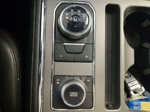 Used 2020 Ford Expedition XLT w/ Equipment Group 202A AWD/4WD image 25