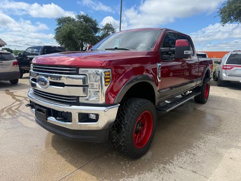 Used 2018 Ford F250 Lariat w/ Lariat Value Package AWD/4WD image 3
