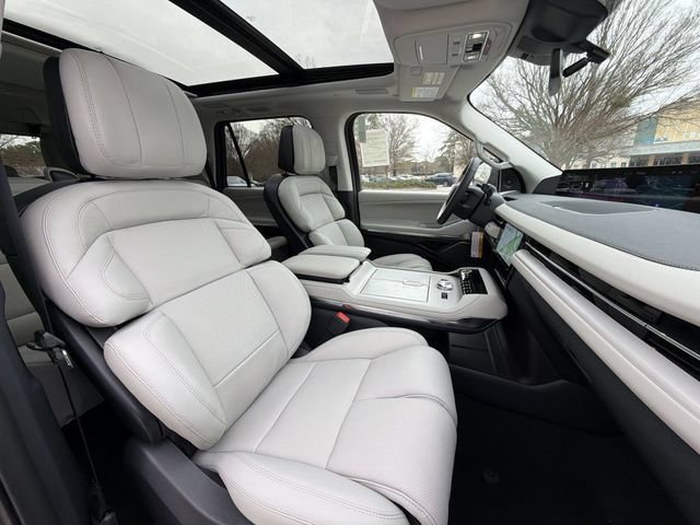 New 2025 Lincoln Navigator Reserve AWD/4WD image 27
