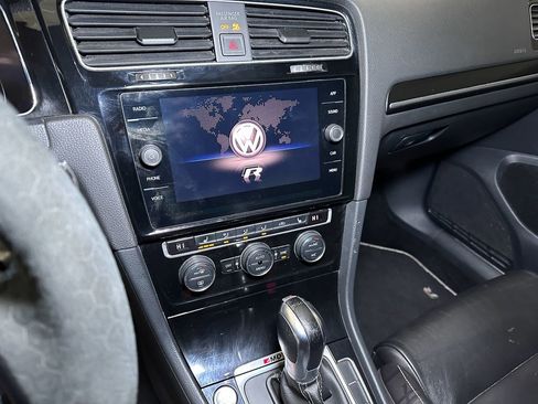 Used 2016 Volkswagen Golf 4-Door image 40