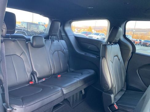 New 2026 Chrysler Pacifica Select image 15