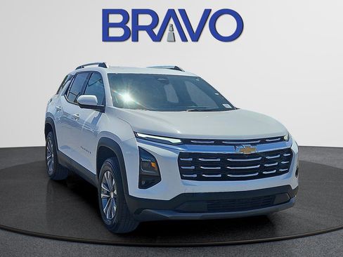 Used 2025 Chevrolet Equinox LT w/ Convenience Package II FWD image 2