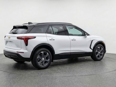 Used 2025 Chevrolet Blazer LT image 9