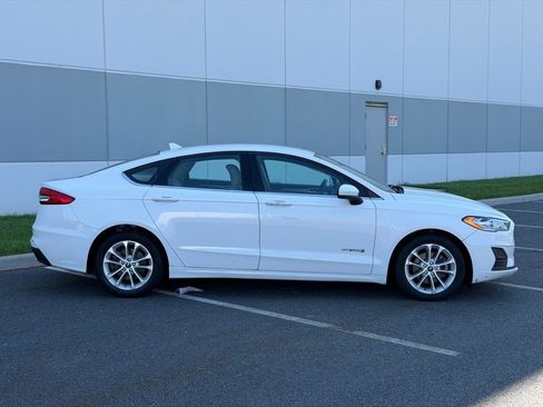 Used 2019 Ford Fusion SE FWD image 4