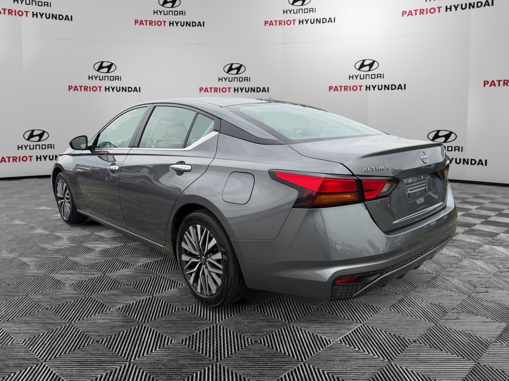 Used 2025 Nissan Altima 2.5 SV FWD image 5