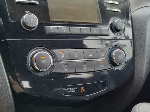 Used 2016 Nissan Rogue S FWD image 23