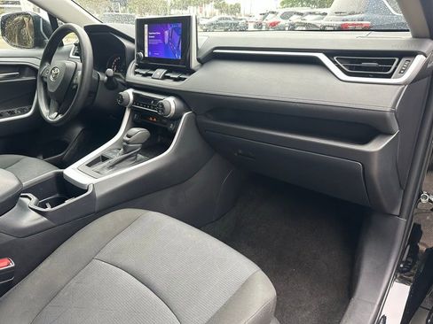 Used 2025 Toyota RAV4 XLE image 37