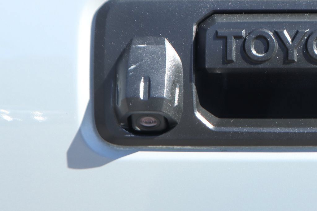 Used 2018 Toyota Tacoma TRD Off-Road AWD/4WD image 41