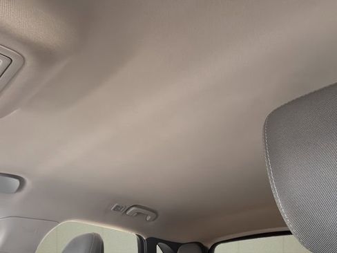 Used 2020 Ford Escape SE image 32