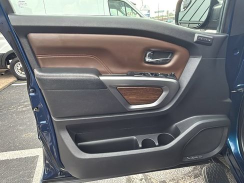 Used 2018 Nissan Titan Platinum Reserve AWD/4WD image 9