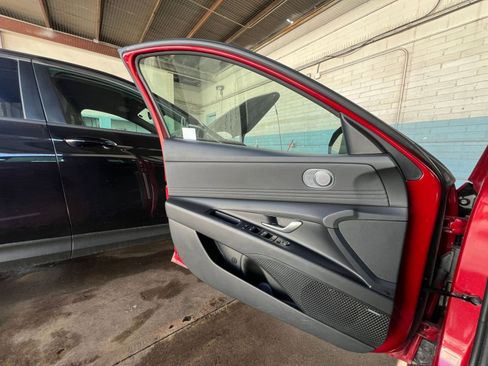 Used 2025 Hyundai Elantra Limited image 20