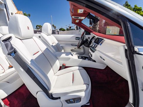 Used 2017 Rolls-Royce Dawn image 7