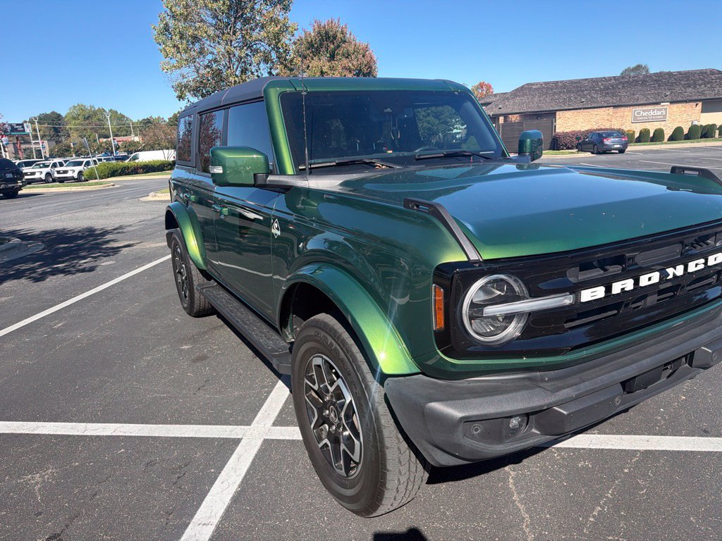 Used 2024 Ford Bronco Outer Banks AWD/4WD image 2