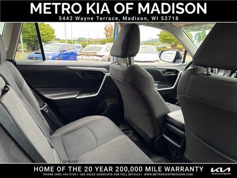 Used 2021 Toyota RAV4 LE AWD/4WD image 39