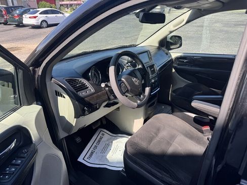 Used 2019 Dodge Grand Caravan SE FWD image 32