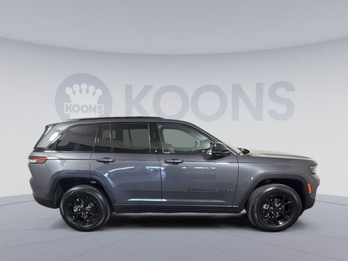 Used 2025 Jeep Grand Cherokee Altitude image 8