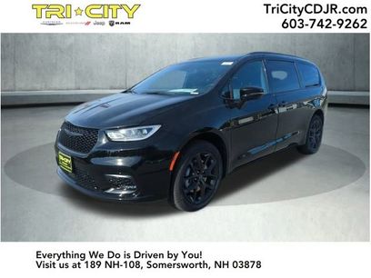 New 2026 Chrysler Pacifica Limited w/ S Appearance Package