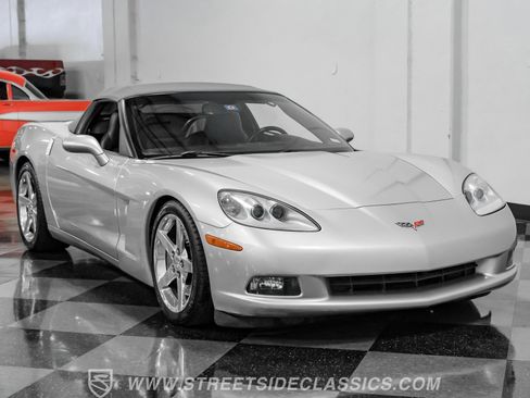 Used 2005 Chevrolet Corvette Convertible w/ Preferred Equipment Group image 16