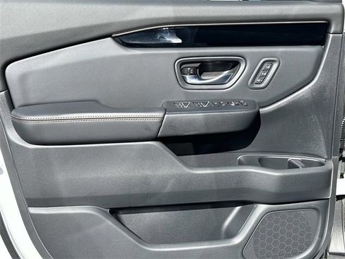 New 2025 Honda Pilot TrailSport image 18