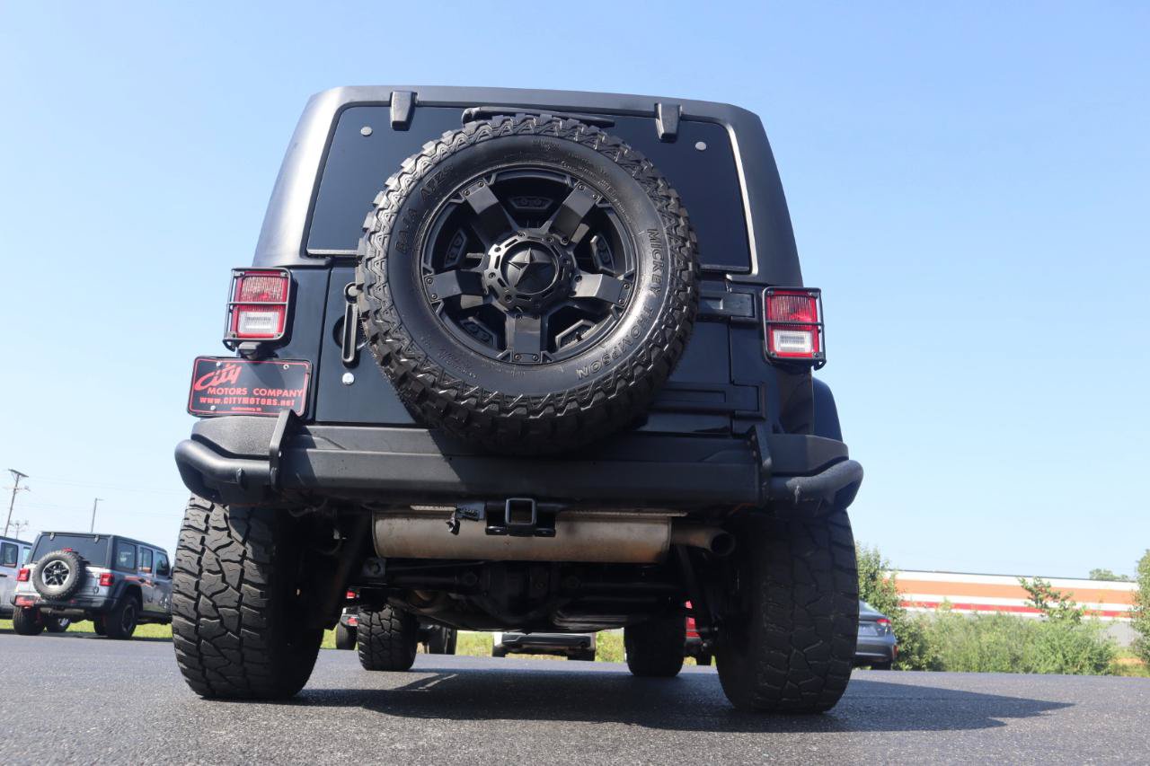 Used 2015 Jeep Wrangler Unlimited Sahara w/ Connectivity Group AWD/4WD image 9