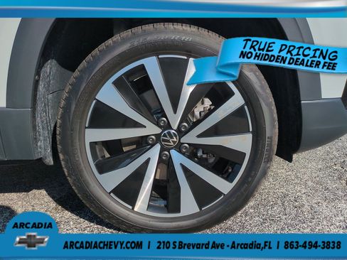 Used 2024 Volkswagen Taos SE FWD image 11
