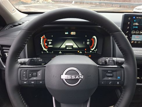 New 2026 Nissan Rogue Platinum image 18