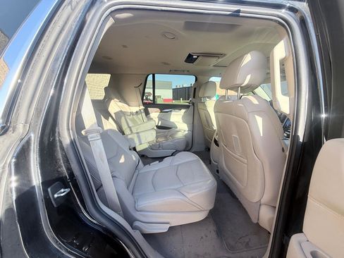 Used 2020 Cadillac Escalade Luxury AWD/4WD image 12