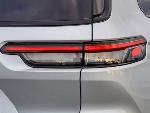 New 2025 Jeep Grand Cherokee L Altitude image 10