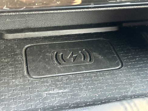 Used 2024 Jaguar F-PACE R-Dynamic S image 34