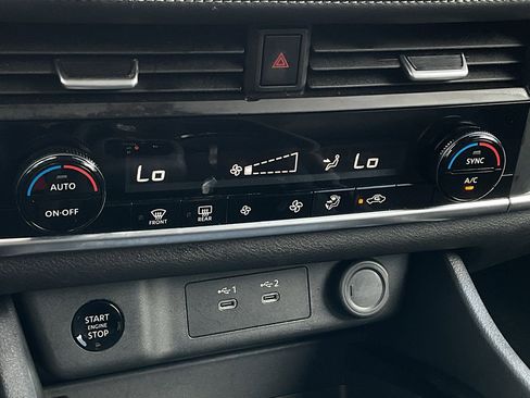 Used 2025 Nissan Rogue SV image 33