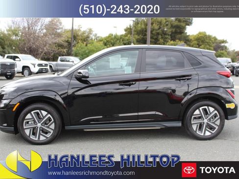 Used 2023 Hyundai Kona SE image 2