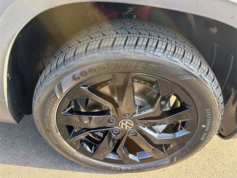 Used 2022 Volkswagen Taos SE image 21