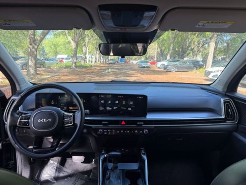 Used 2024 Kia Sorento S image 32