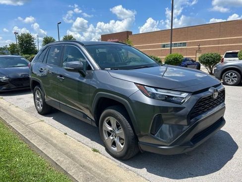 Used 2025 Toyota RAV4 XLE AWD/4WD image 2