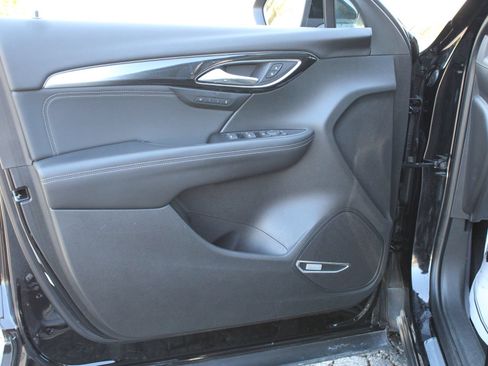 Used 2025 Buick Envision Preferred AWD/4WD image 11