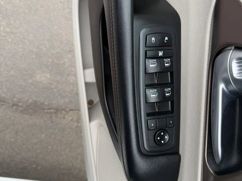 Used 2018 Chrysler Pacifica Touring-L Plus w/ Advanced Safetytec Group FWD image 25