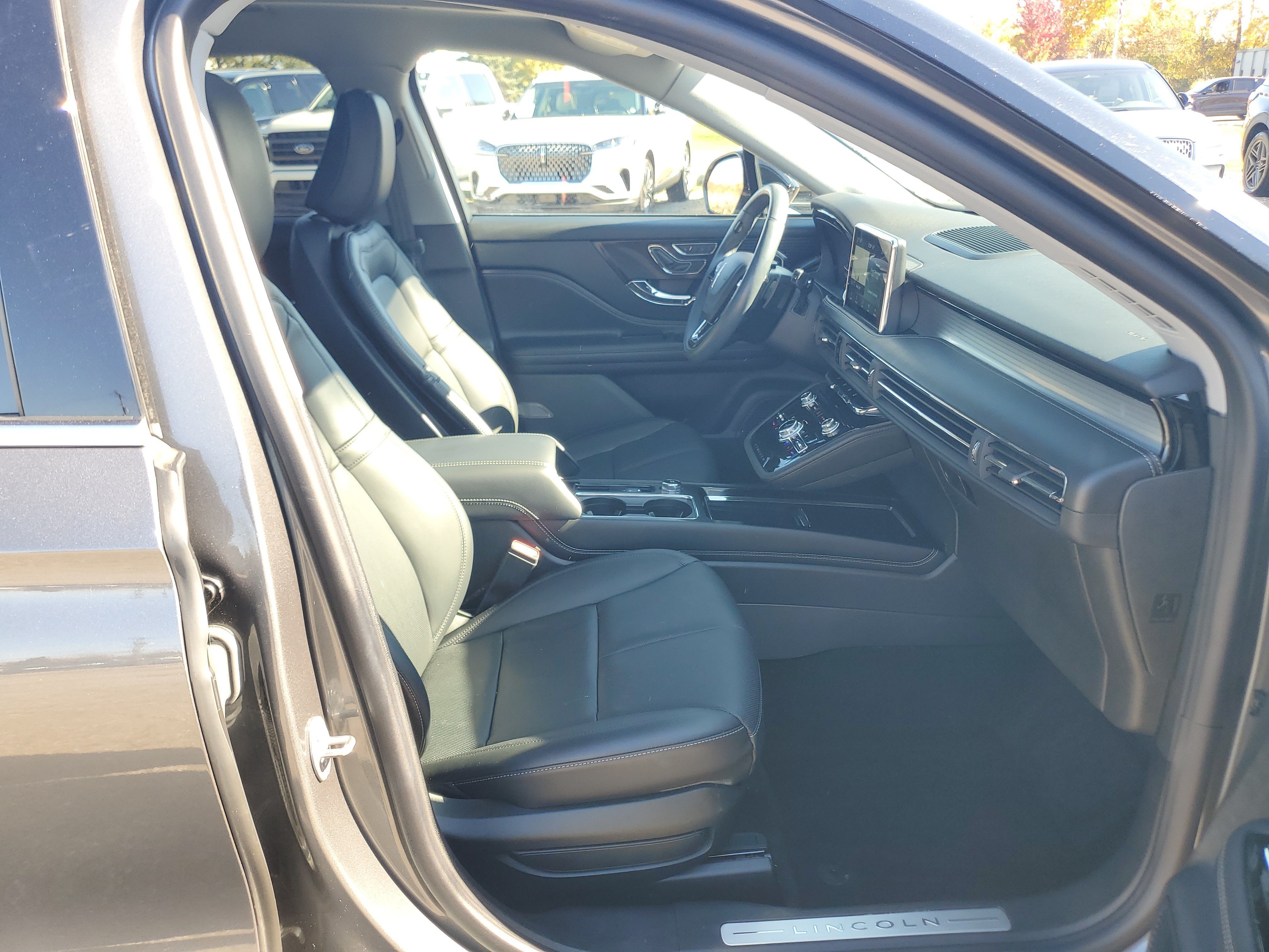 Used 2022 Lincoln Corsair AWD w/ Premium Package image 9