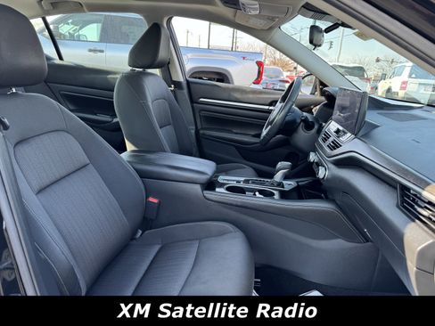 Used 2023 Nissan Altima 2.5 SV w/ SV Premium Package image 4