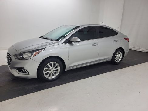 Used 2022 Hyundai Accent SEL FWD image 2