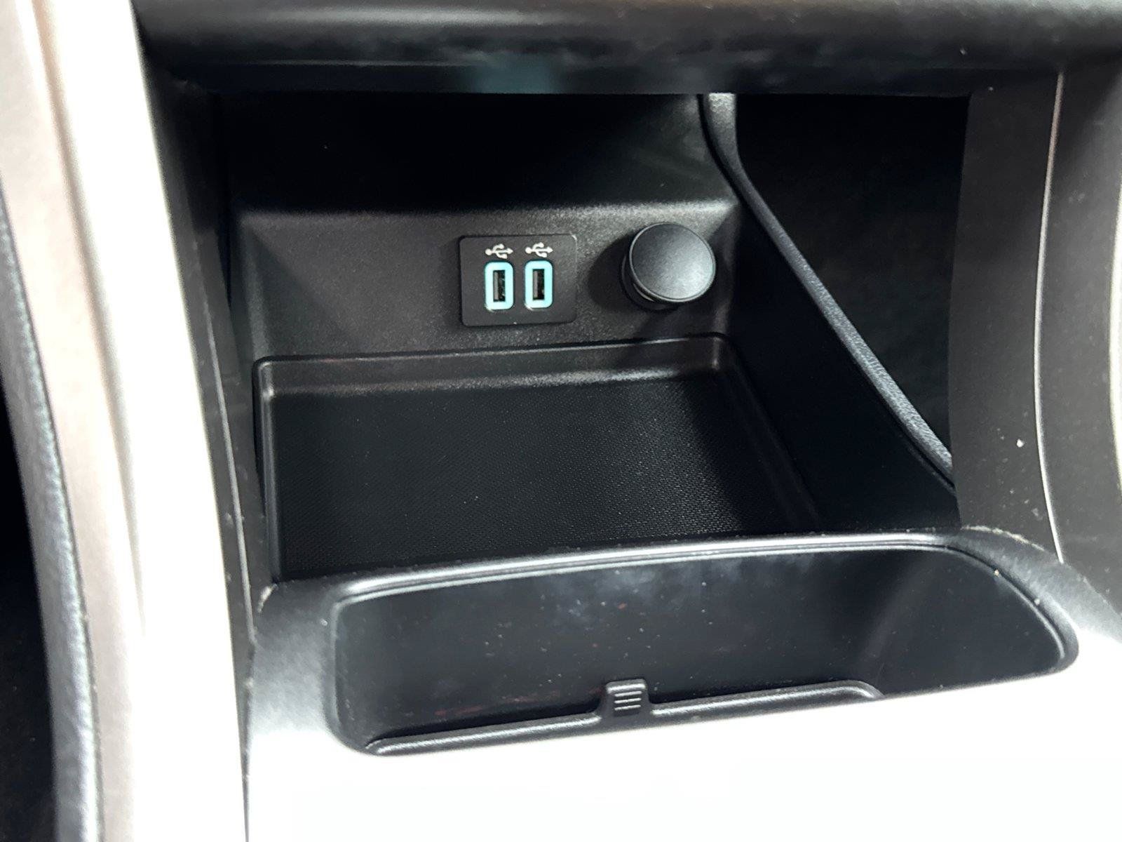 Used 2020 Ford Fusion SE FWD image 31
