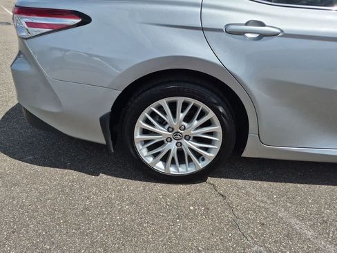 Used 2020 Toyota Camry XLE FWD image 13